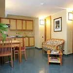 Le Petit Hotel