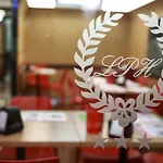 Le Petit Hotel