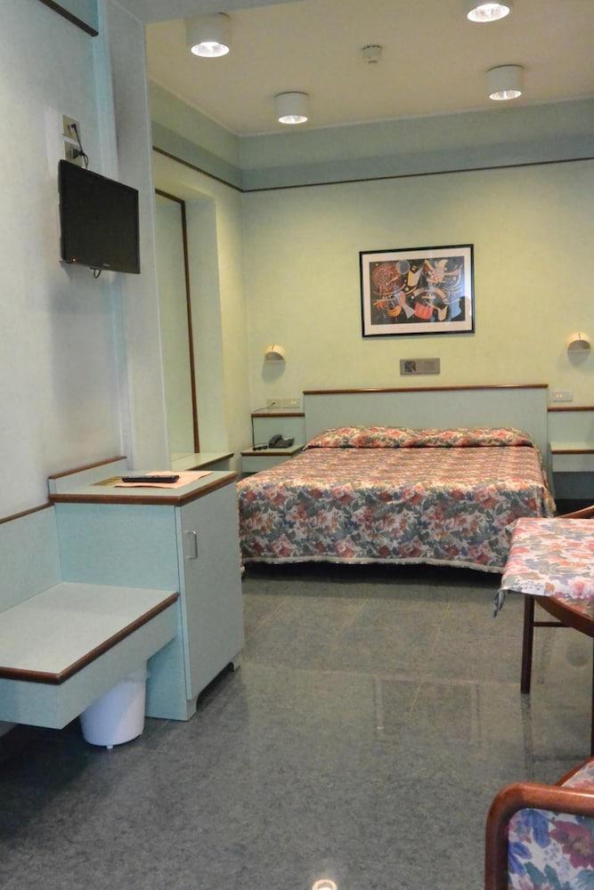 Le Petit Hotel 3*