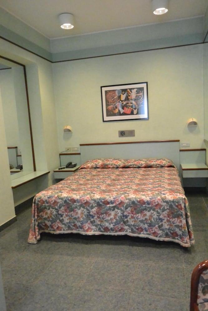 Hotel Le Petit 3*