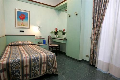 Le Petit Hotel