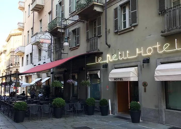 Le Petit Hotel